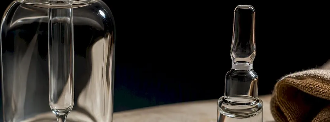 Sérum vs. Ampoule : Quel format votre peau a-t-elle vraiment besoin ?